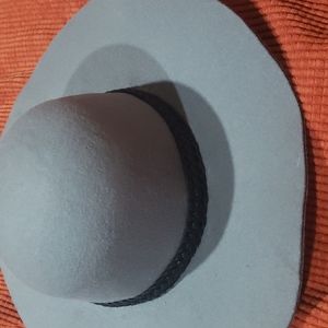Gray hat